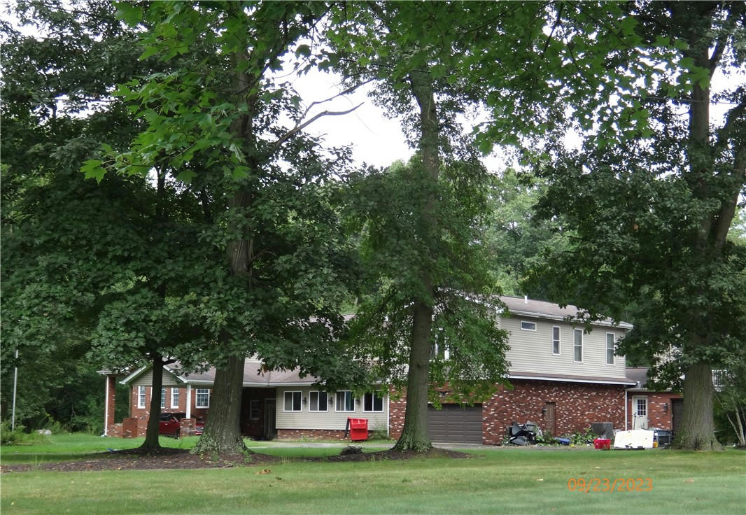 205 COUNTRY CLUB DR, ELLWOOD CITY, PA 16117, photo 1 of 27