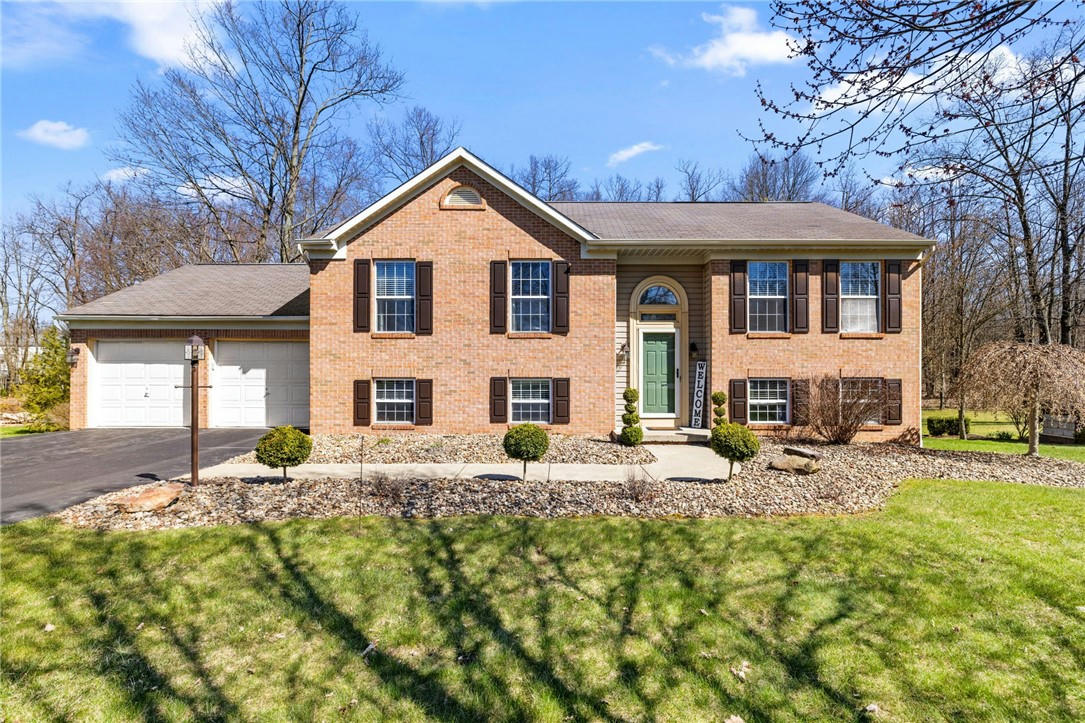 117 NESHANNOCK TRAILS DR, NEW CASTLE, PA 16105 Single Family Residence